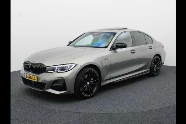 BMW 3-serie 330e High Executive | Schuif/Kanteldak | Head up | Laser Led | Memory | Harman Kardon | Trekhaak | Prijs Rijklaar!!
