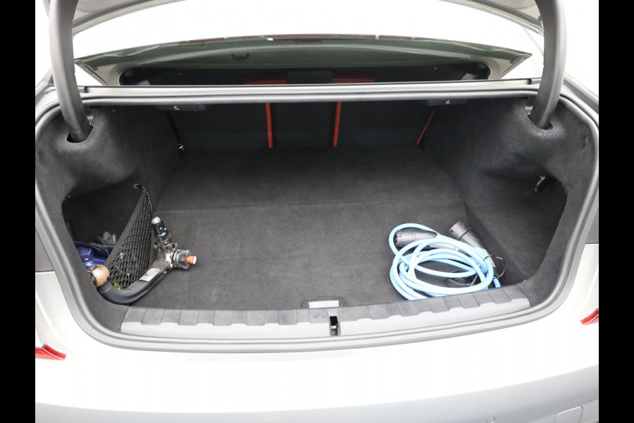 BMW 3-serie 330e High Executive | Schuif/Kanteldak | Head up | Laser Led | Memory | Harman Kardon | Trekhaak | Prijs Rijklaar!!