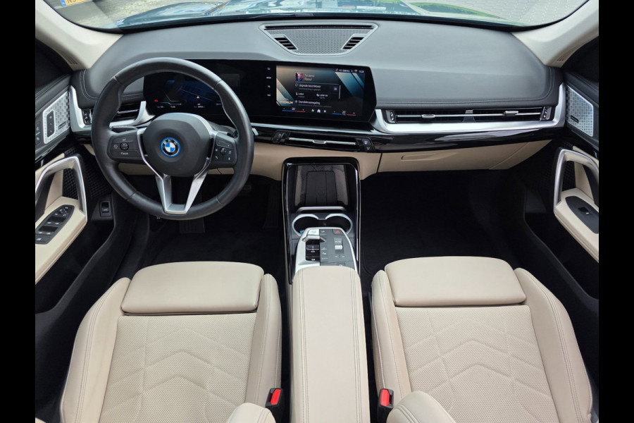 BMW iX1 EDrive20 67 kWh | NAP | 100% SOH | PANO | LEDER | TREKHAAK