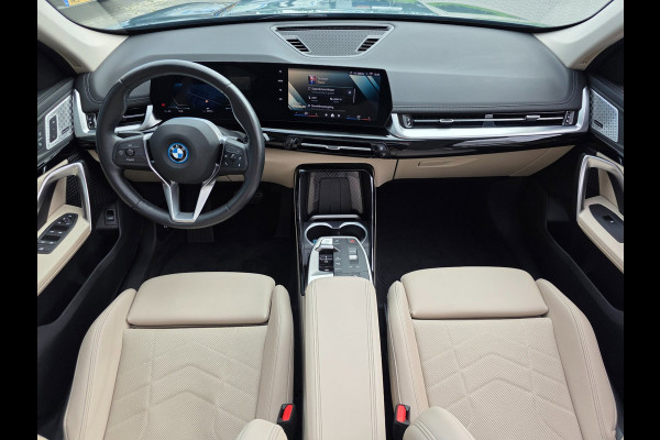 BMW iX1 EDrive20 67 kWh | NAP | 100% SOH | PANO | LEDER | TREKHAAK