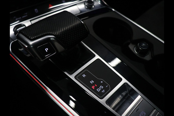 Audi A6 Avant 55 TFSI e quattro Competition [MAXTON DESIGN, ADAPTIVE, CARBON, SCHUIFKANTELDAK, APPLE CARPLAY, ANDROID, TREKHAAK, HEAD-UP DISPLAY, DIGITAL DASH, CRUISE CONTROL, STOELVERWARMING, MEMORY SEATS, VOOR + ACHTER CAMERA, SLINE,