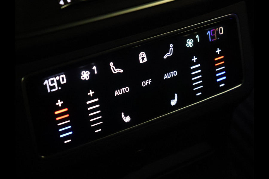 Audi A6 Avant 55 TFSI e quattro Competition [MAXTON DESIGN, ADAPTIVE, CARBON, SCHUIFKANTELDAK, APPLE CARPLAY, ANDROID, TREKHAAK, HEAD-UP DISPLAY, DIGITAL DASH, CRUISE CONTROL, STOELVERWARMING, MEMORY SEATS, VOOR + ACHTER CAMERA, SLINE,