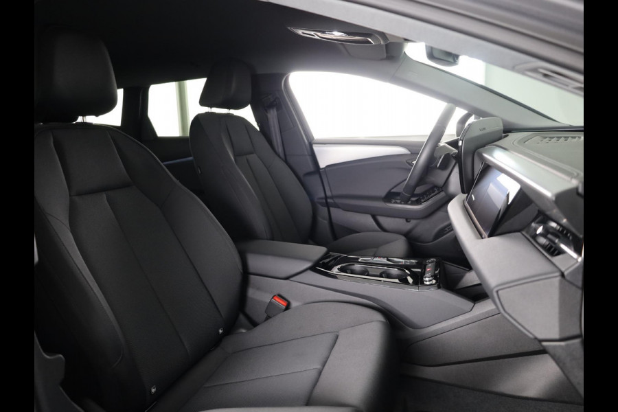 Audi A6 Avant e-tron Advanced edition 83 kWh 286 pk | SOH 92,64%  | Luchtvering | Navigatie | Warmtepomp | Trekhaak (wegklapbaar) | Parkeersensoren (Park assist) | Winterbandenset | Rondomzicht camera | Elektr. voorstoelen | Multimedia scherm passagier | Verlengde garantie