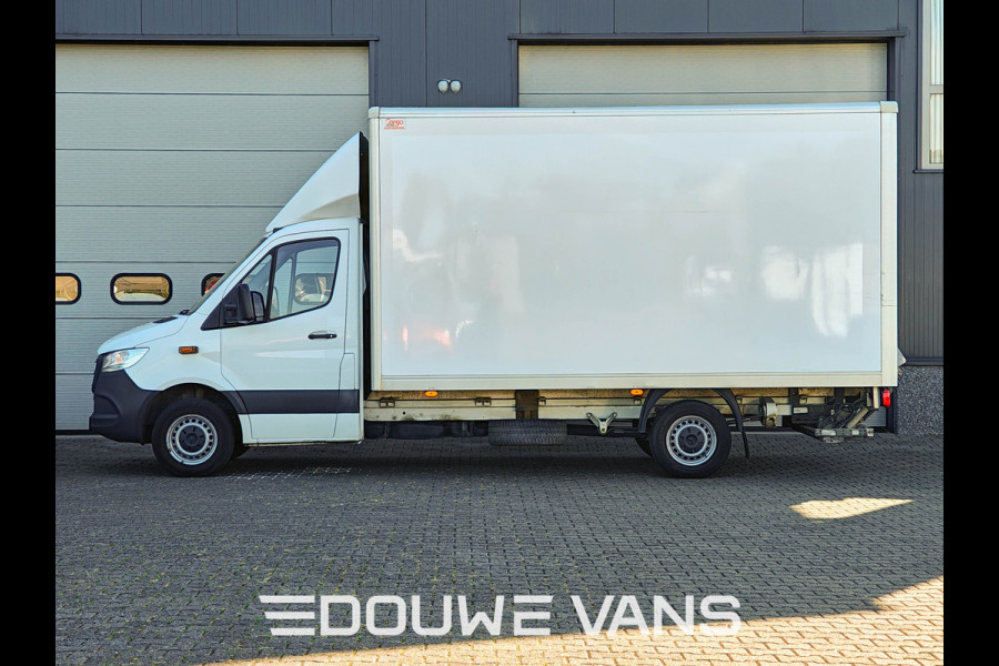 Mercedes-Benz Sprinter 317 170 PK Bakwagen Zijdeur Automaat Airco Leder DAB Laadklep Lat om Lat MBUX