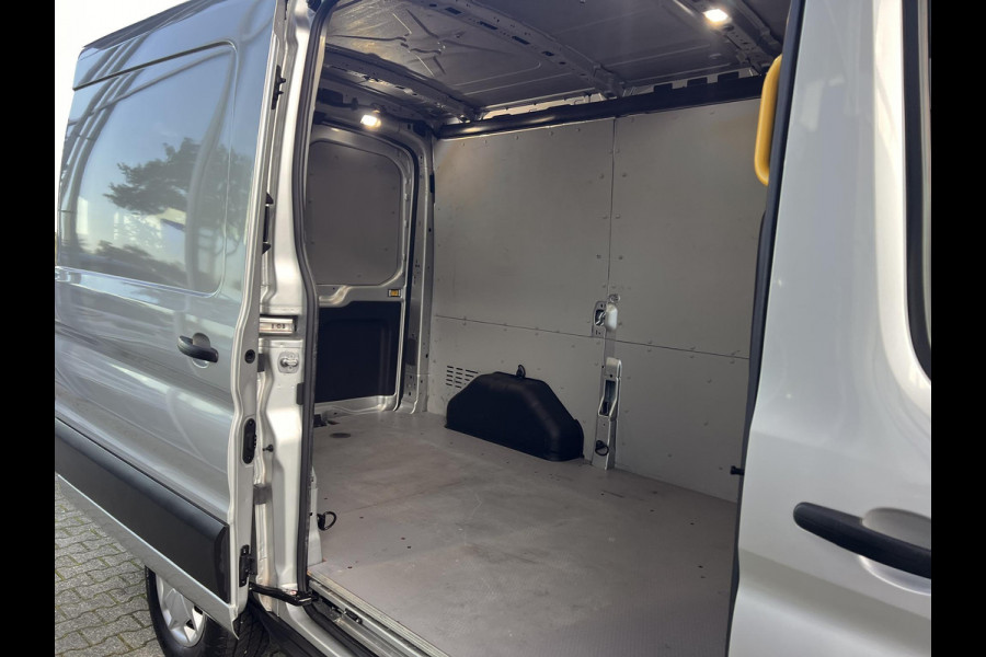 Ford Transit 350 2.0 TDCI L2H2 Trend Betimmerde Laadruimte | Verwarmde Voorruit | Cruise Control |