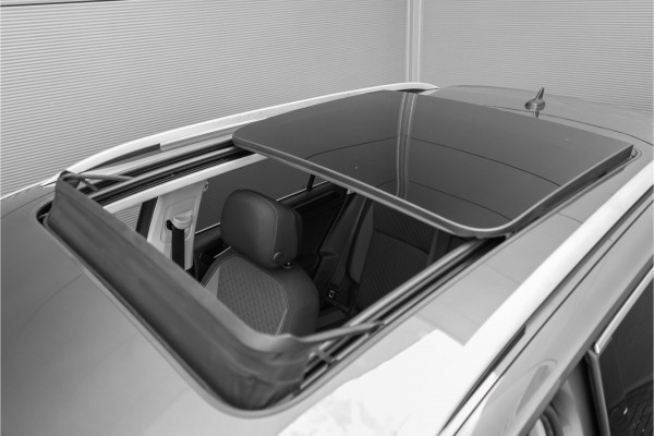 Volkswagen Tiguan 1.5 TSI ACT Comfortline Business Pano ACC Trekhaak