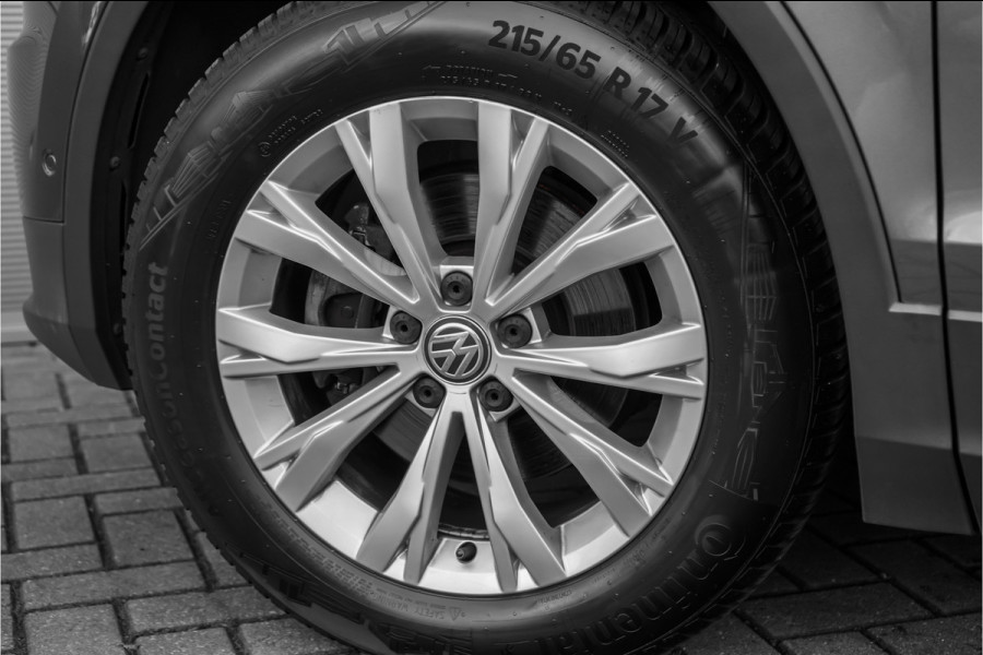 Volkswagen Tiguan 1.5 TSI ACT Comfortline Business Pano ACC Trekhaak