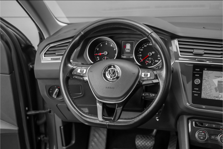 Volkswagen Tiguan 1.5 TSI ACT Comfortline Business Pano ACC Trekhaak