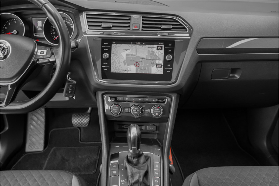 Volkswagen Tiguan 1.5 TSI ACT Comfortline Business Pano ACC Trekhaak