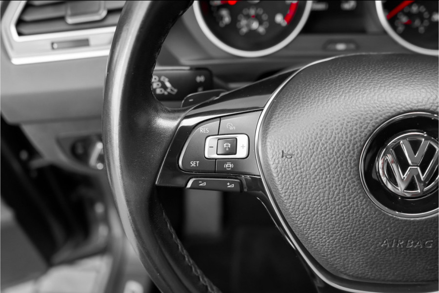 Volkswagen Tiguan 1.5 TSI ACT Comfortline Business Pano ACC Trekhaak