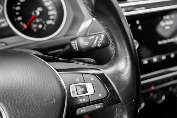 Volkswagen Tiguan 1.5 TSI ACT Comfortline Business Pano ACC Trekhaak