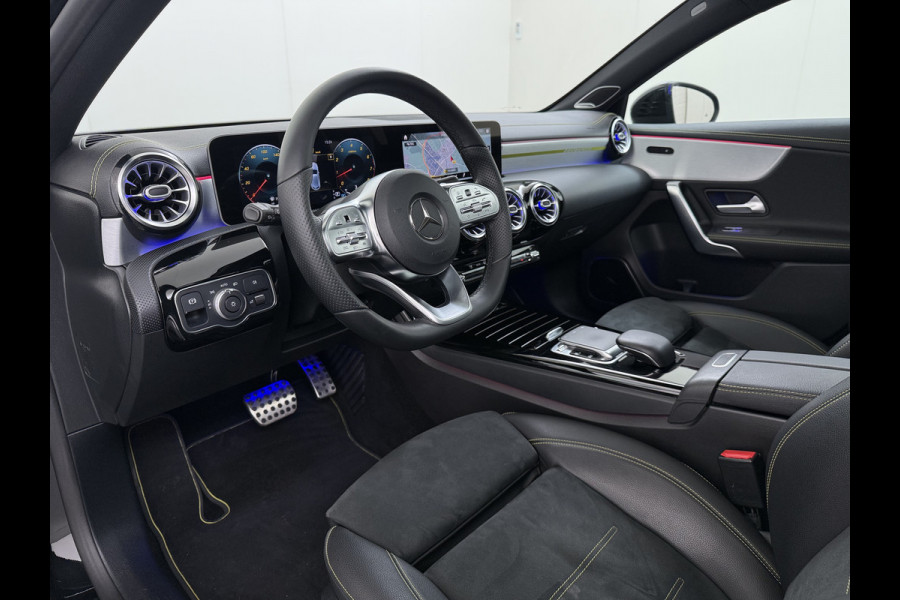 Mercedes-Benz A-Klasse A 250 AMG line | Pano Distronic Multibeam Burmester