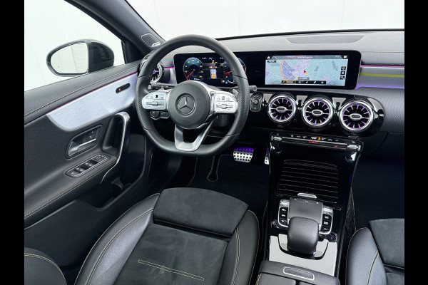 Mercedes-Benz A-Klasse A 250 AMG line | Pano Distronic Multibeam Burmester