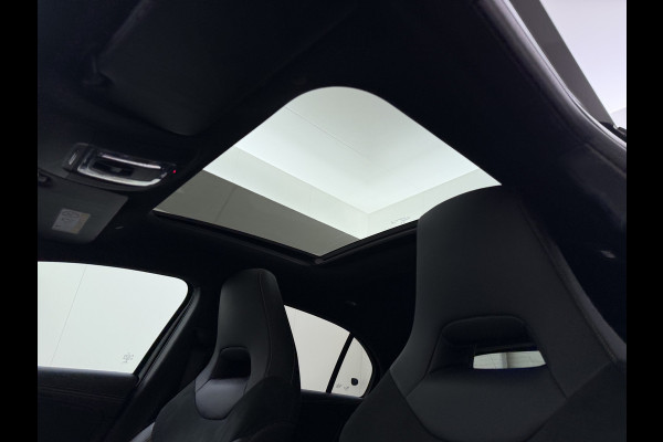 Mercedes-Benz A-Klasse A 250 AMG line | Pano Distronic Multibeam Burmester