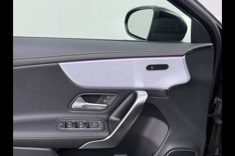 Mercedes-Benz A-Klasse A 250 AMG line | Pano Distronic Multibeam Burmester