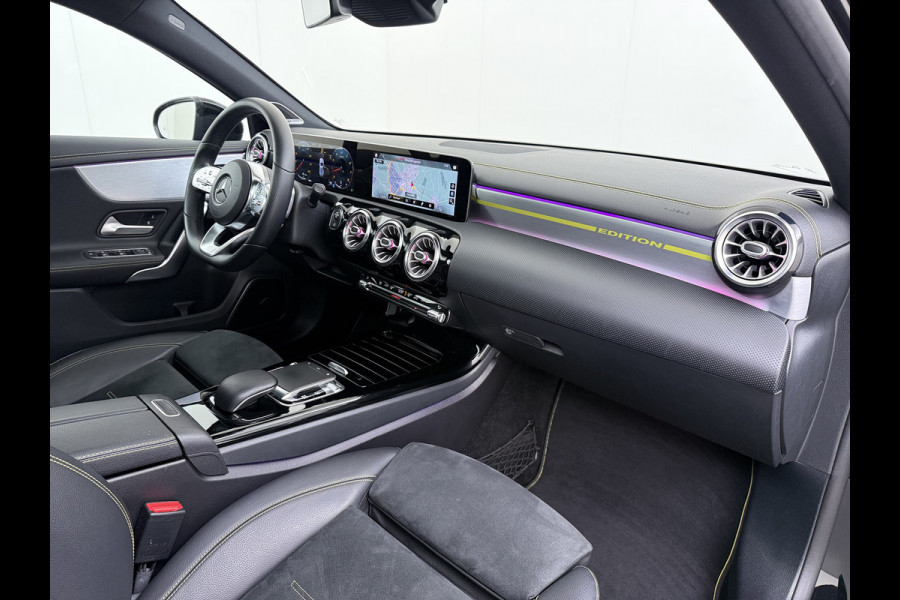 Mercedes-Benz A-Klasse A 250 AMG line | Pano Distronic Multibeam Burmester