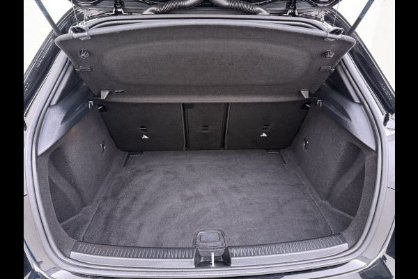 Mercedes-Benz A-Klasse A 250 AMG line | Pano Distronic Multibeam Burmester