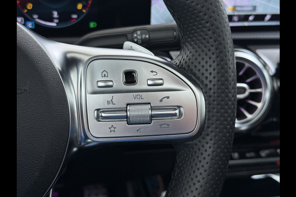 Mercedes-Benz A-Klasse A 250 AMG line | Pano Distronic Multibeam Burmester