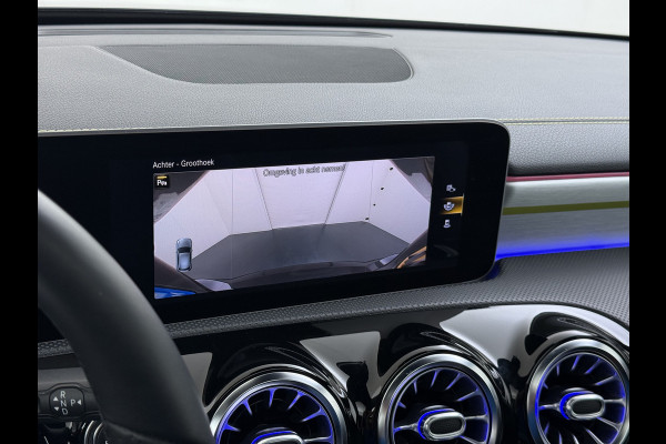Mercedes-Benz A-Klasse A 250 AMG line | Pano Distronic Multibeam Burmester