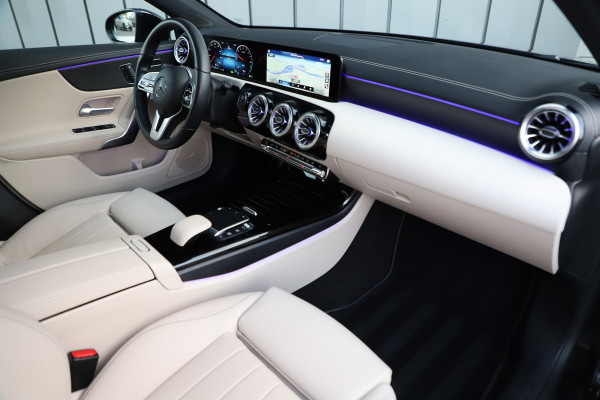 Mercedes-Benz A-Klasse 250e Business Solution | 218PK | Memory | Keyless-go | Pano | Leder | Sfeerverlichting+ | Widescreen | Camera | Standkachel | 20