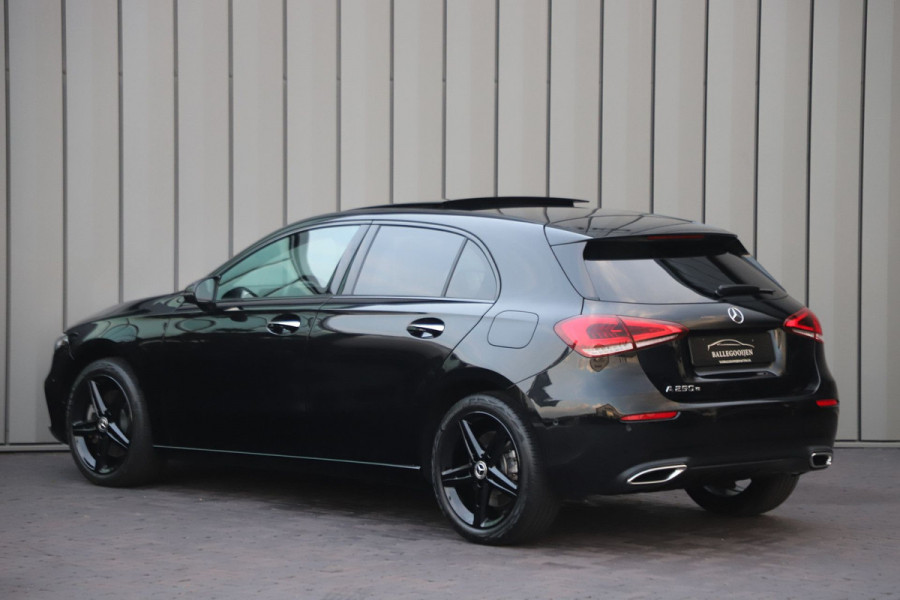 Mercedes-Benz A-Klasse 250e Business Solution | 218PK | Memory | Keyless-go | Pano | Leder | Sfeerverlichting+ | Widescreen | Camera | Standkachel | 20