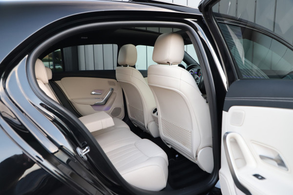 Mercedes-Benz A-Klasse 250e Business Solution | 218PK | Memory | Keyless-go | Pano | Leder | Sfeerverlichting+ | Widescreen | Camera | Standkachel | 20