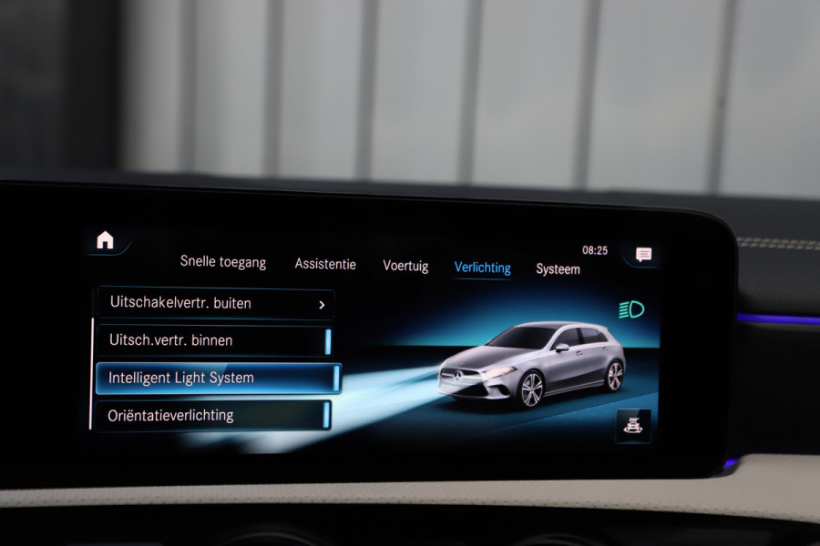 Mercedes-Benz A-Klasse 250e Business Solution | 218PK | Memory | Keyless-go | Pano | Leder | Sfeerverlichting+ | Widescreen | Camera | Standkachel | 20