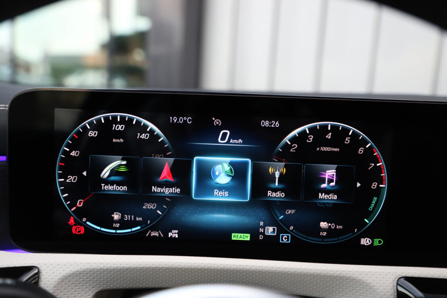 Mercedes-Benz A-Klasse 250e Business Solution | 218PK | Memory | Keyless-go | Pano | Leder | Sfeerverlichting+ | Widescreen | Camera | Standkachel | 20