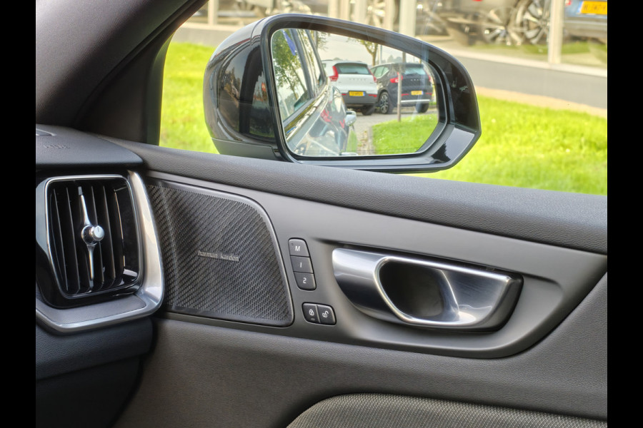 Volvo V60 T8 455PK Plug-in hybrid AWD Plus Dark | BLIS | ACC | Trekhaak | Pano | HUD | H&K | Elektr. Stoelen | 360 Camera |