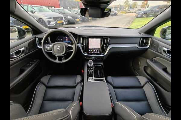 Volvo V60 T8 455PK Plug-in hybrid AWD Plus Dark | BLIS | ACC | Trekhaak | Pano | HUD | H&K | Elektr. Stoelen | 360 Camera |