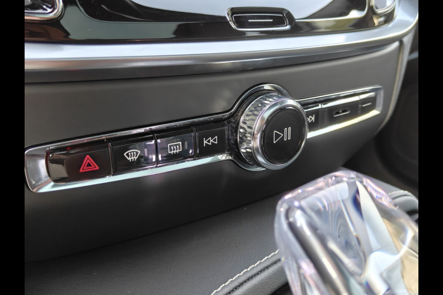 Volvo V60 T8 455PK Plug-in hybrid AWD Plus Dark | BLIS | ACC | Trekhaak | Pano | HUD | H&K | Elektr. Stoelen | 360 Camera |