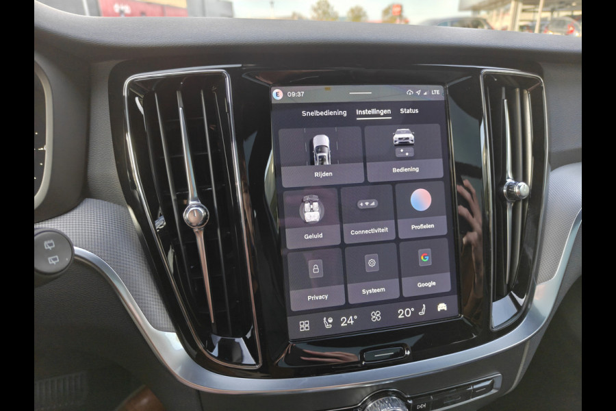 Volvo V60 T8 455PK Plug-in hybrid AWD Plus Dark | BLIS | ACC | Trekhaak | Pano | HUD | H&K | Elektr. Stoelen | 360 Camera |