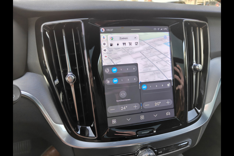 Volvo V60 T8 455PK Plug-in hybrid AWD Plus Dark | BLIS | ACC | Trekhaak | Pano | HUD | H&K | Elektr. Stoelen | 360 Camera |