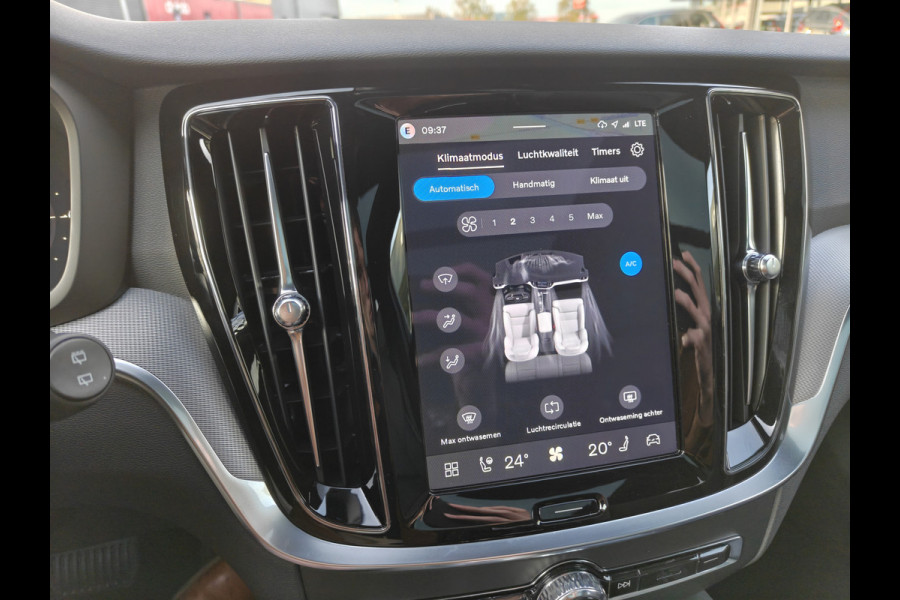 Volvo V60 T8 455PK Plug-in hybrid AWD Plus Dark | BLIS | ACC | Trekhaak | Pano | HUD | H&K | Elektr. Stoelen | 360 Camera |