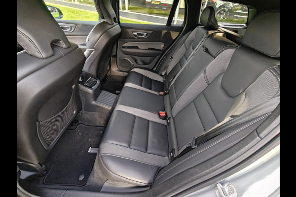 Volvo V60 T8 455PK Plug-in hybrid AWD Plus Dark | BLIS | ACC | Trekhaak | Pano | HUD | H&K | Elektr. Stoelen | 360 Camera |