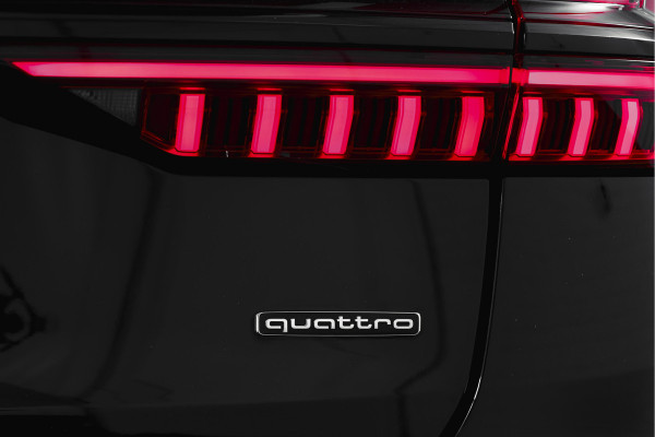 Audi A6 Avant 55 TFSI e quattro S edition Competition | S/K-Panodak | Adapt. Cruise | Stoelverw. | PDC | Camera | NAV + App. Connect | ECC | Elek. Klep | LM 21" |