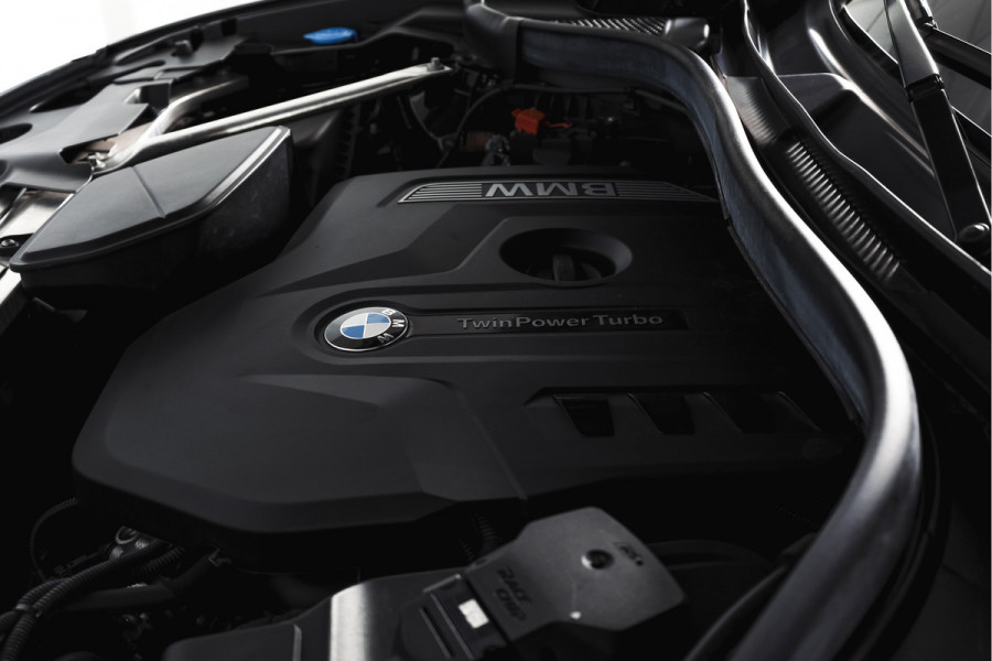 BMW X3 xDrive20i 184 PK High Executive Org. NL | M-Sport | Afn. Trekhaak | All season | Cruise | Stoelverw. | PDC | Camera | NAV | ECC | Elek. Klep | LM 20" |
