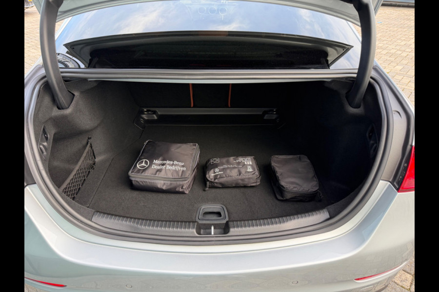 Mercedes-Benz C-Klasse 200 Luxury Line, 1e eigenaar, NAP, CarPlay, Leder, DISTRONIC, 18 inch