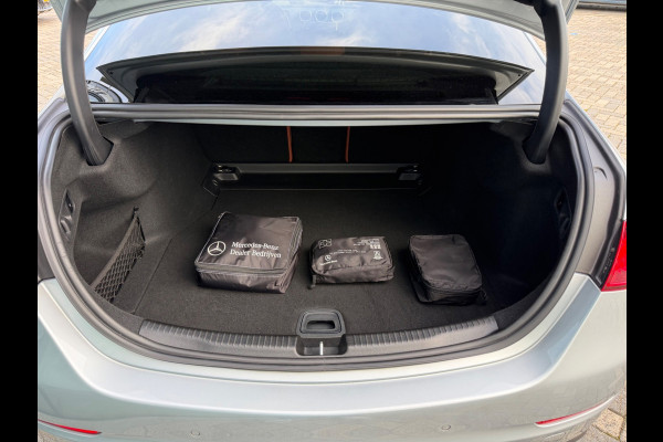 Mercedes-Benz C-Klasse 200 Luxury Line, 1e eigenaar, NAP, CarPlay, Leder, DISTRONIC, 18 inch