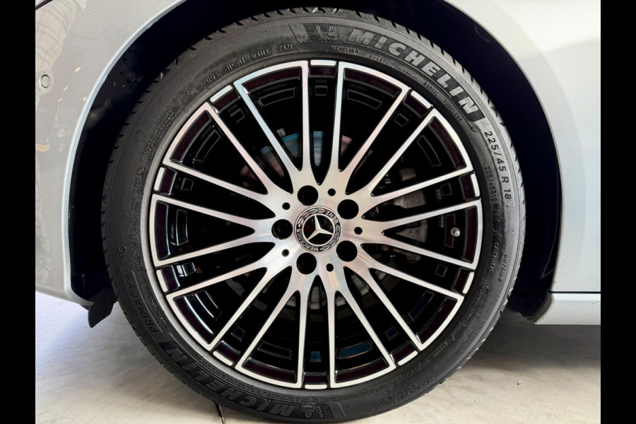 Mercedes-Benz C-Klasse 200 Luxury Line, 1e eigenaar, NAP, CarPlay, Leder, DISTRONIC, 18 inch