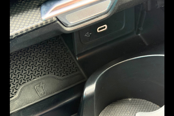 Mercedes-Benz C-Klasse 200 Luxury Line, 1e eigenaar, NAP, CarPlay, Leder, DISTRONIC, 18 inch