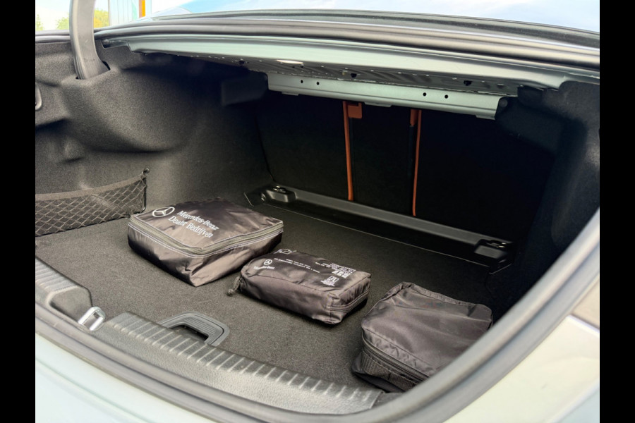 Mercedes-Benz C-Klasse 200 Luxury Line, 1e eigenaar, NAP, CarPlay, Leder, DISTRONIC, 18 inch