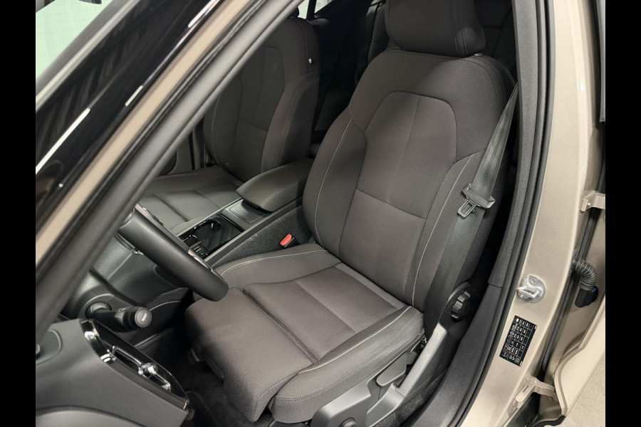 Volvo EX40 Single Motor Extended Range Plus 82 kWh Warmtepomp | Adapt. cruise control | Stuur-/Stoelverwarming | Google | Camera | Keyless entry | Blis