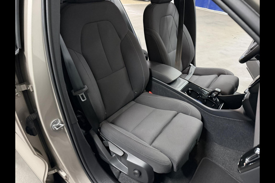 Volvo EX40 Single Motor Extended Range Plus 82 kWh Warmtepomp | Adapt. cruise control | Stuur-/Stoelverwarming | Google | Camera | Keyless entry | Blis