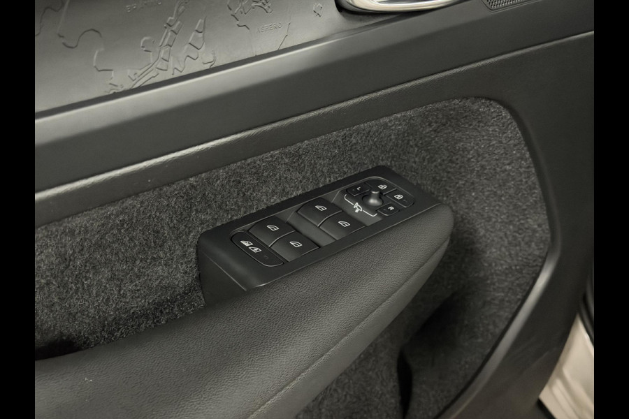 Volvo EX40 Single Motor Extended Range Plus 82 kWh Warmtepomp | Adapt. cruise control | Stuur-/Stoelverwarming | Google | Camera | Keyless entry | Blis