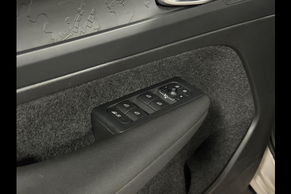 Volvo EX40 Single Motor Extended Range Plus 82 kWh Warmtepomp | Adapt. cruise control | Stuur-/Stoelverwarming | Google | Camera | Keyless entry | Blis