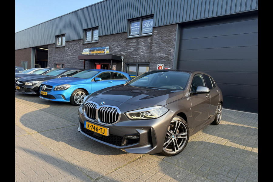 BMW 1-serie 116d Executive | 1E EIGENAAR | 3/6/12MND GARANTIE | AUTOMAAT | LED | CARPLAY | SFEERVERLICHTING | CRUISE | AIRCO |