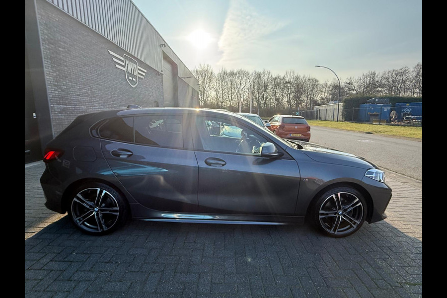 BMW 1-serie 116d Executive | 1E EIGENAAR | 3/6/12MND GARANTIE | AUTOMAAT | LED | CARPLAY | SFEERVERLICHTING | CRUISE | AIRCO |