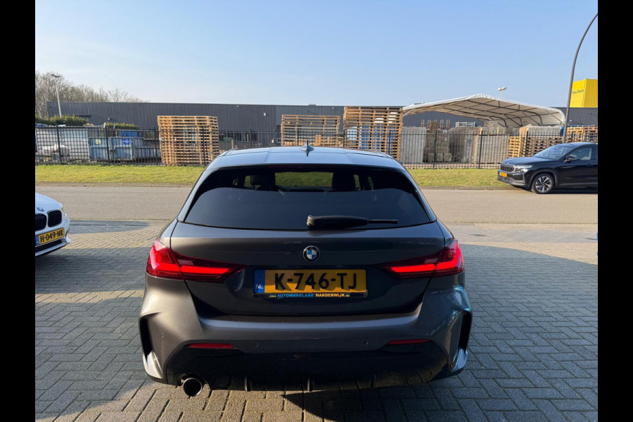 BMW 1-serie 116d Executive | 1E EIGENAAR | 3/6/12MND GARANTIE | AUTOMAAT | LED | CARPLAY | SFEERVERLICHTING | CRUISE | AIRCO |