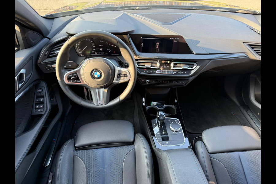 BMW 1-serie 116d Executive | 1E EIGENAAR | 3/6/12MND GARANTIE | AUTOMAAT | LED | CARPLAY | SFEERVERLICHTING | CRUISE | AIRCO |
